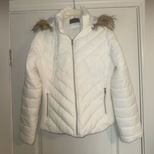 Love tree white quilted puffer zip up jacket with fit hood. Never worn